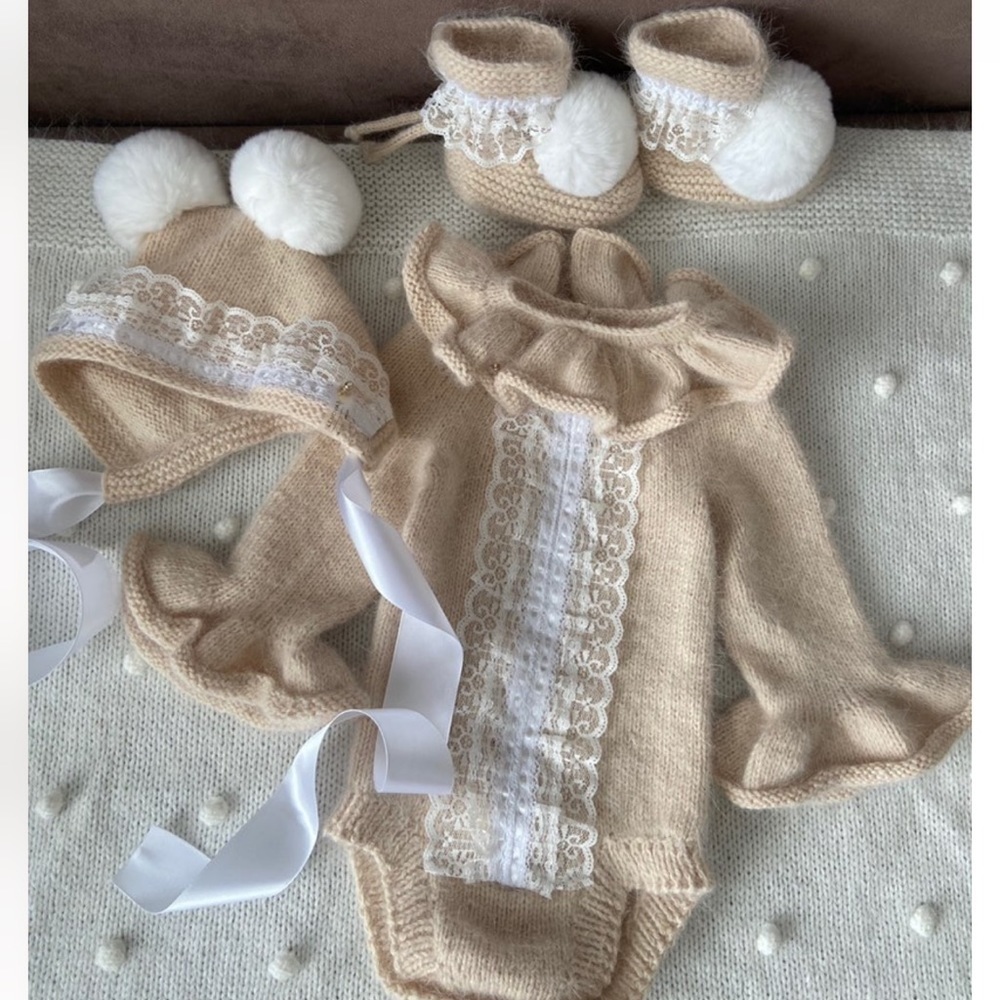 𝅺beautiful knitted angora  with lace detail matching set